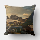 キャビン・オン・マウンテン・レイク、by Gary Poling クッション (正面)