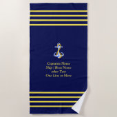 キャプテンストライプの4つの金ゴールド – 名前とその他の文字の追加 ビーチタオル (正面)