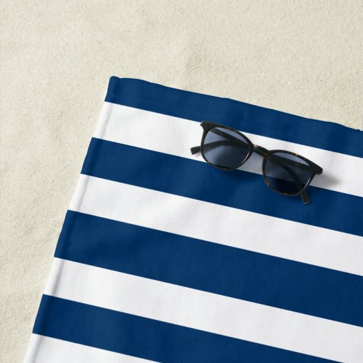 キャプテン航海のボート名ブルーホワイトストライプの ビーチタオル (インサイチュ)