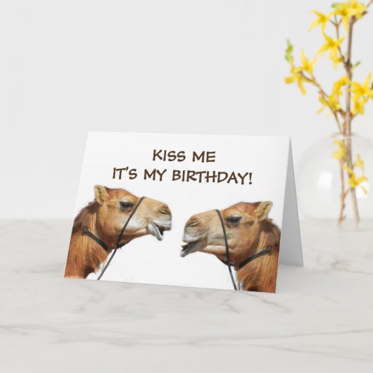 キャメルキスをするおもしろいのグリーティングカード カード (黄色い花)