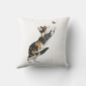 キャラクター豊かな三毛猫と蝶の水彩柄ブランケット クッション (裏面)