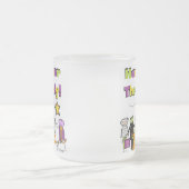 キャンディのハロウィンTシャツとギフトを手渡す フロストグラスマグカップ (中央)