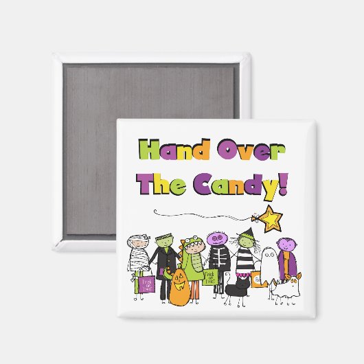 キャンディのハロウィンTシャツとギフトを手渡す マグネット (正面/裏面)