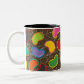 キャンディカラフルレトロゼリービーンマポップ・アートのグ ツートーンマグカップ (左)