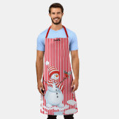 キャンディストライプクリスマスホリデーカスタムギフト エプロン (着用した状態)