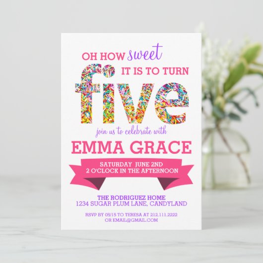 キャンディテーマ5歳の誕生日パーティーがスプリンクルズ招待状 招待状 (スタンド正面)