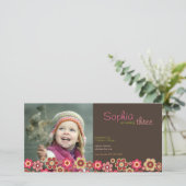 キャンディデイジーパターン誕生日招待状フォトカード (スタンド正面)