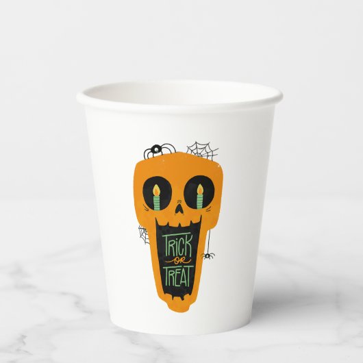 キャンディトリックまたはおもしろいパンプキンハロウィーンの少年を扱う 紙コップ (正面)