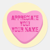 キャンディハートカスタム文字 – ピンクハートオンイエロー ラウンドシール (正面)