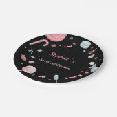 キャンディランドパーティーデコールブラックとピンク ペーパープレート (アングル)