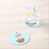 キャンディーケーンブーケとサンタハットのピンクのフラミンゴ ラウンドペーパーコースター (インサイチュ)