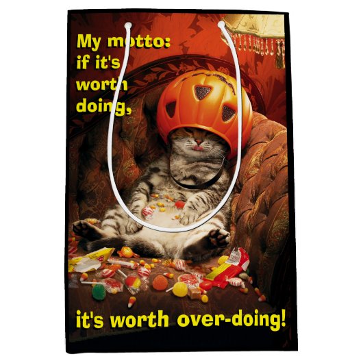 キャンディーバケットの下の猫 ミディアムペーパーバッグ (正面)