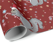 キャンディ・ケーンを握り、サンタの帽子を身に着けているリス ラッピングペーパー (ロールコーナー)