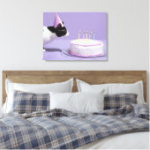 キャンドルの外吹にバースデーハットを着た猫 キャンバスプリント (インサイチュ (寝室))