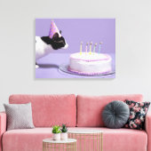 キャンドルの外吹にバースデーハットを着た猫 キャンバスプリント (インサイチュ (リビング))