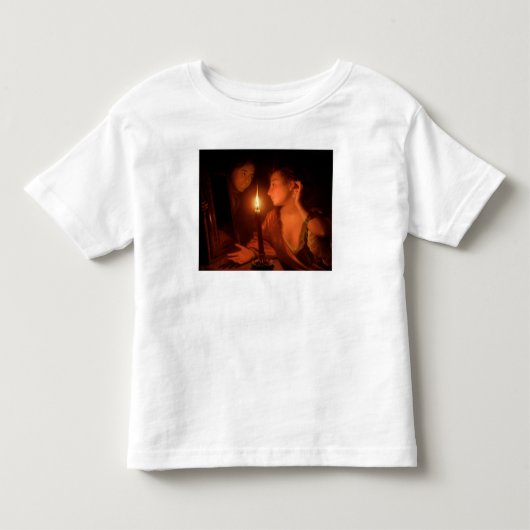 キャンドルライトでイヤリングを賞賛する女性 トドラーTシャツ (正面)