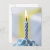 キャンドル付きカップケーキ、クローズアップ（炎に焦点） ポストカード (正面/裏面)