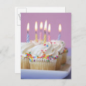 キャンドル付きバースデーカップケーキのトレイ ポストカード (正面/裏面)