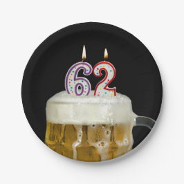キャンドル付き62歳のバースデービール ペーパープレート