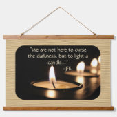 キャンドル感動的にJFK引用文を点灯 吊り下げ型タペストリー (正面)