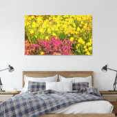 キャンバスプリント上の色付きの花のクローズアップ キャンバスプリント (インサイチュ (寝室))