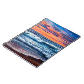 キャンバス上の海とビーチの油絵。リッチg ノートブック (左側)