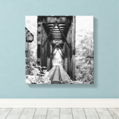 キャンバス上の黒と白の田舎列車のトレリス キャンバスプリント (インサイチュ (ウッドフロア))