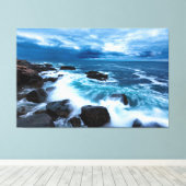 キャンバス – 海波が岩の海岸に砕ける (インサイチュ (ウッドフロア))