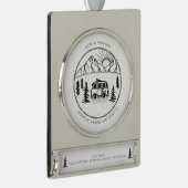 キャンパパーソナライズされたー・バン・アウトドアズ旅行年の復習  シルバープレートバナーオーナメント (右)