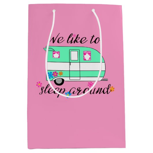 キャンパーおもしろい/「私たちは眠るのが好のまわりにき」 ミディアムペーパーバッグ (正面)