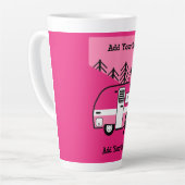 キャンパーのクイーンおもしろい- Camping RV カフェラテマグ (左アングル)