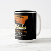 キャンパーのクイーン – キャンピおもしろいングRVキャラバン ツートーンマグカップ (正面右)