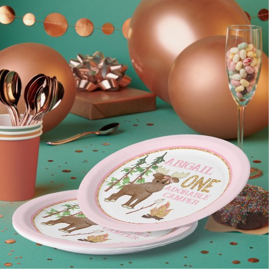 キャンパーピンクバッファロー1歳の誕生日とムース ペーパープレート (複数)