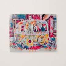 キャンパーレトロヒッピーのロードトリップ幸福の自由