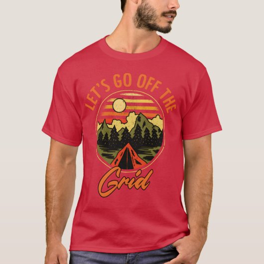 キャンパー家族のための楽しいキャンプライフと冒険 Tシャツ (正面)