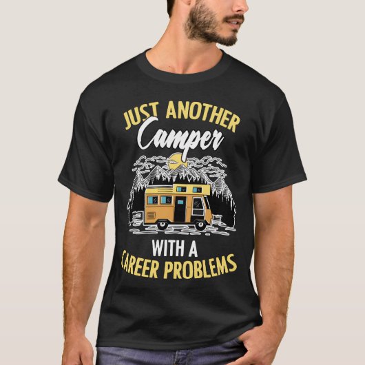 キャンパー生活の面白いキャリアの問題 キャンパー向け Tシャツ (正面)