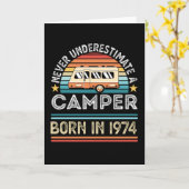 キャンパ生まれー1974 50位誕生日キャンピングギフト カード (黄色い花)