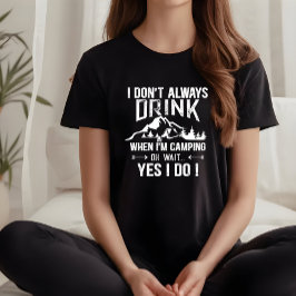 キャンピおもしろいングと飲みことわざ Tシャツ