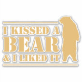 キャンピおもしろいングジョーク私は熊にキスし、私はそれを気に入った シール (正面)