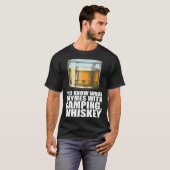キャンピングウイスキーで何を韻を踏むかを知っているウイスキー Tシャツ (正面フル)
