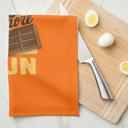 キャンピングカーはS'moreのおもしろいのGlampingの旗を備えています キッチンタオル (四つ折り)