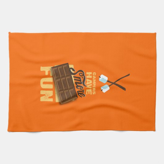 キャンピングカーはS'moreのおもしろいのGlampingの旗を備えています キッチンタオル (横)
