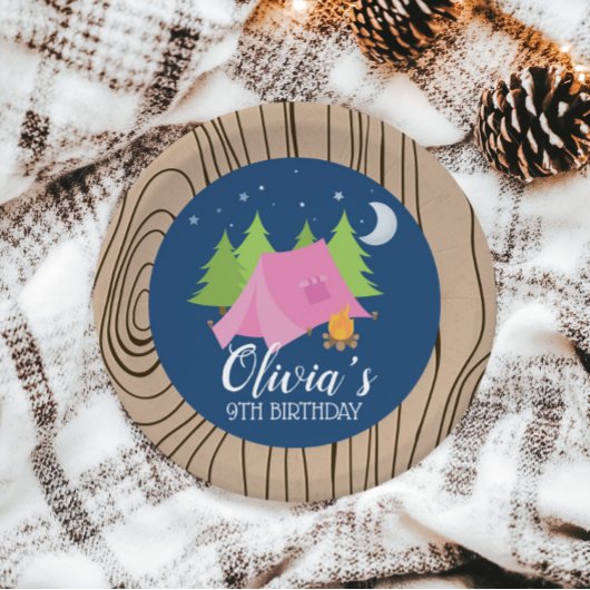 キャンピングガールバースデーパーティープレート木材の背景 ペーパープレート
