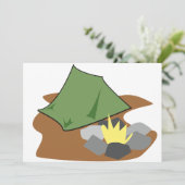 キャンピングテントとキャンプファイヤーアウトドアアドベンチャー 招待状 (スタンド正面)