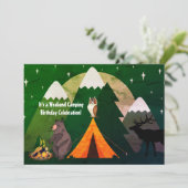 キャンピングテントフォレスト動物と山の誕生日 招待状 (スタンド正面)