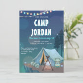 キャンピングテントボンファイアボーイ誕生日招待状 招待状 (スタンド正面)