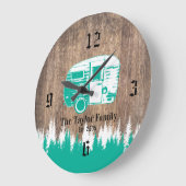キャンピングトレーラーハッピーキャンパーズファミリーネーム木製 ラージ壁時計 (傾斜)