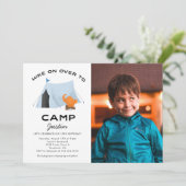 キャンピングバースデーパーティーブルーテントフォト 招待状 (スタンド正面)