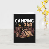 キャンピングパパ キャンパー ハッピー ファーザーズデー キャンプファイヤー メンズ カード (黄色い花)