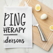 キャンピング素朴は私たちのセラピーテントファミリー名 キッチンタオル (四つ折り)